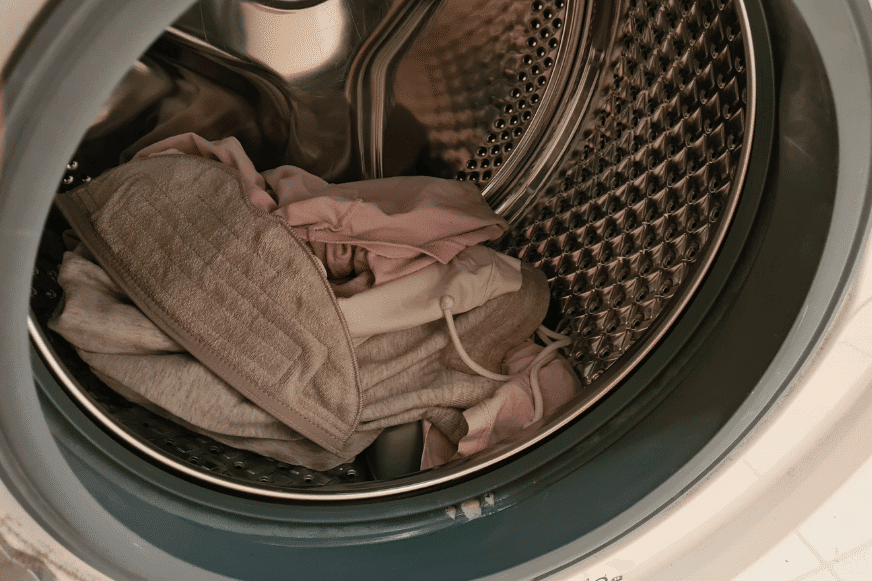 The Roborock S7 MaxV mop is washed in the washing machine.